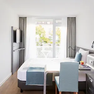 Living 3*, Núremberg Alemania